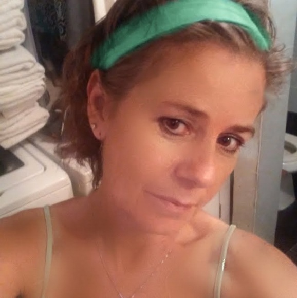 Meet your Posher, Cindy - Picture 2 of 2